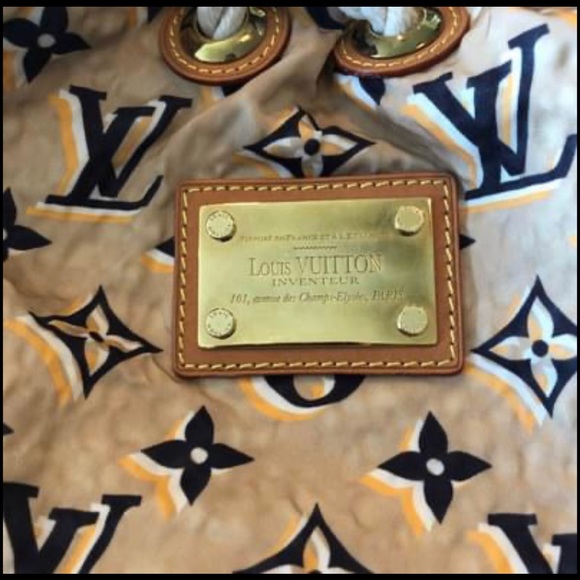 Authentic Limited Edition Louis Vuitton “Cruise Bulles” Handbag - Picture 3 of 7